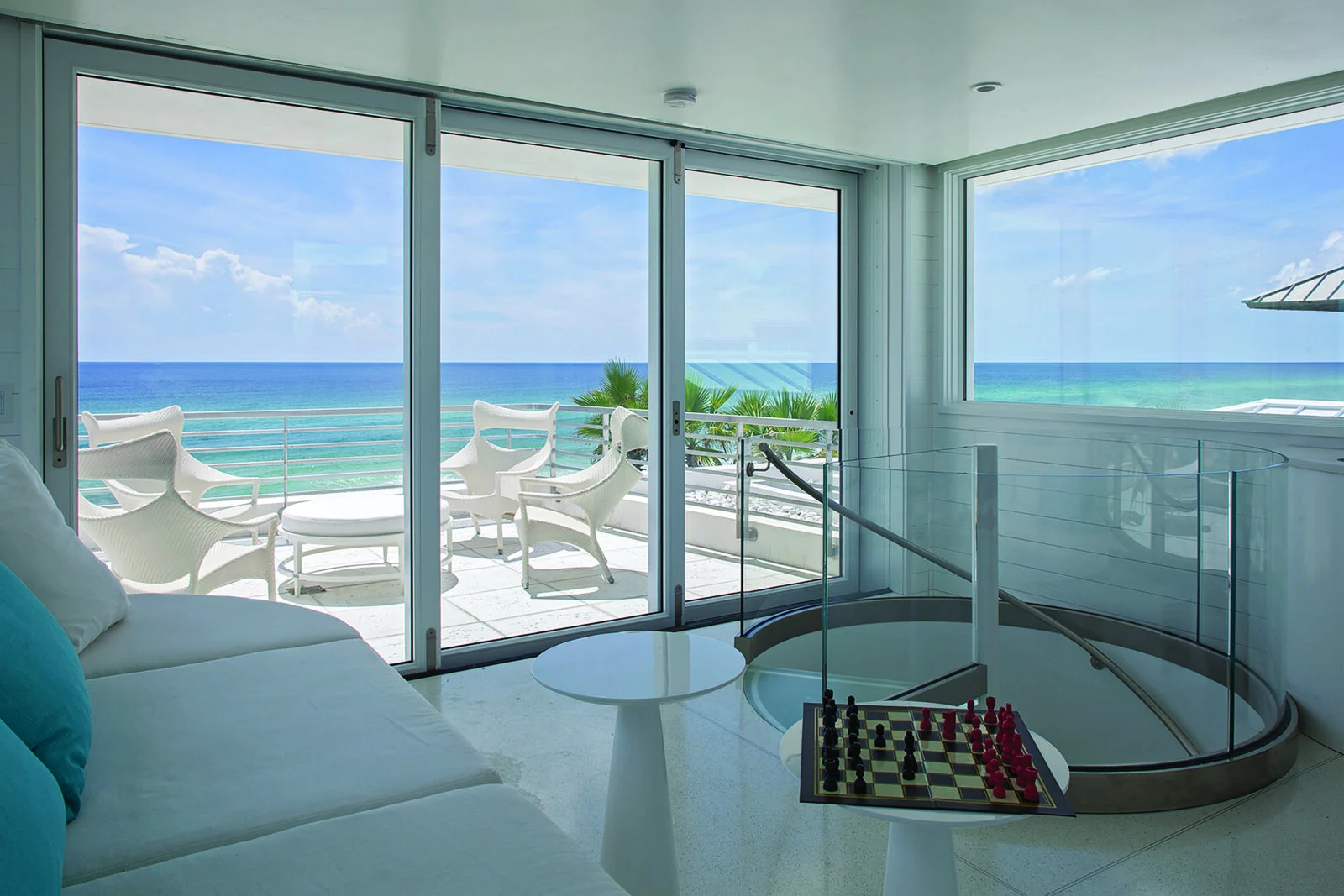 Gulf-front modern home with Loewen Windows and Doors